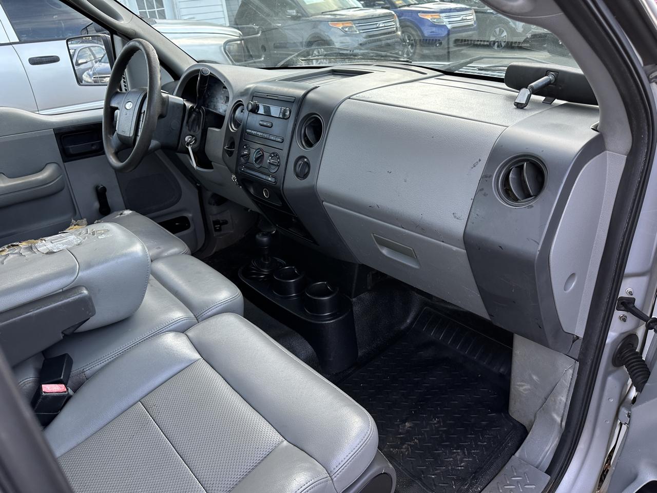 Ford F-150 Reg Cab 126" XLT 4WD 2005