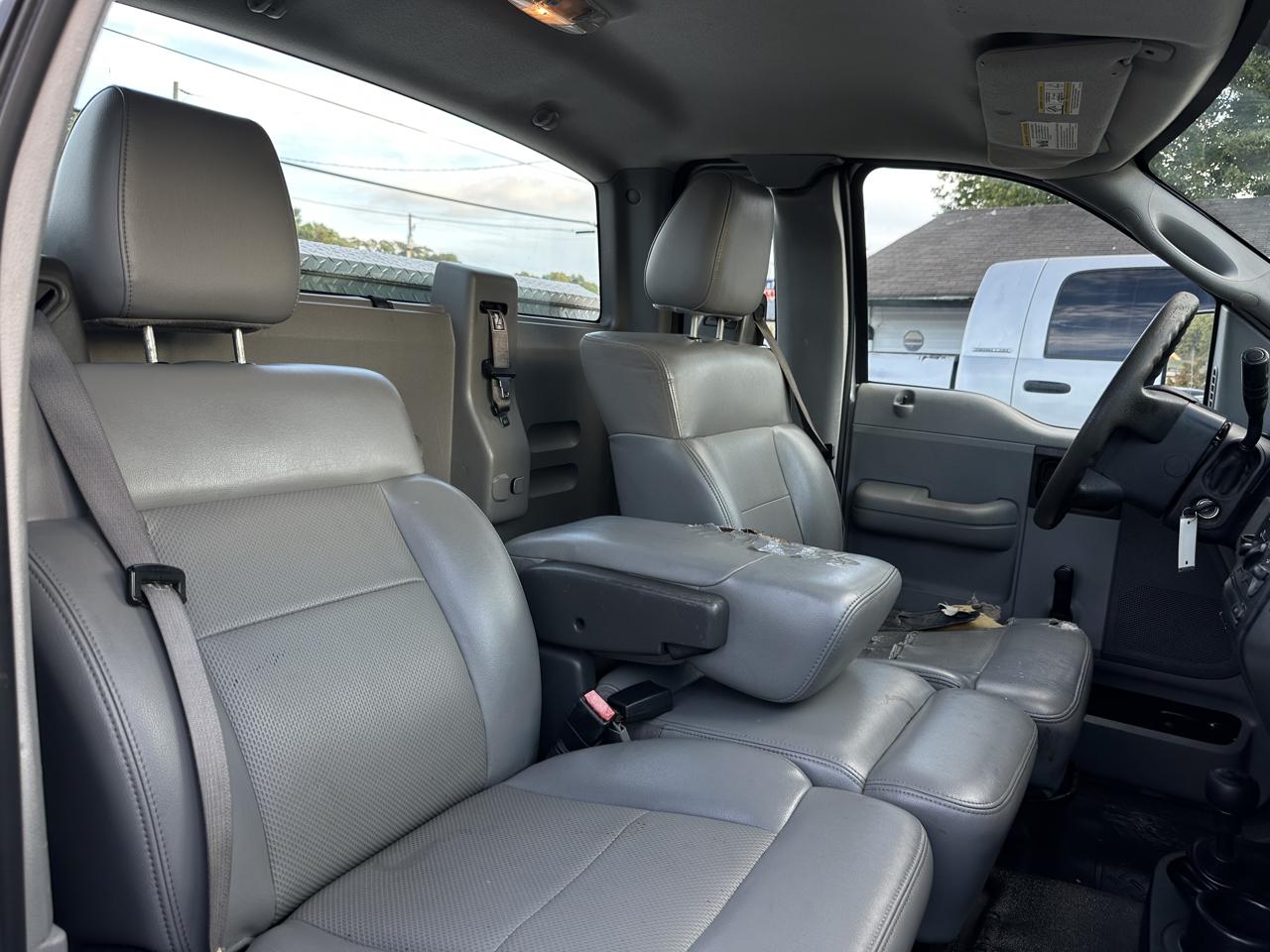 Ford F-150 Reg Cab 126" XLT 4WD 2005