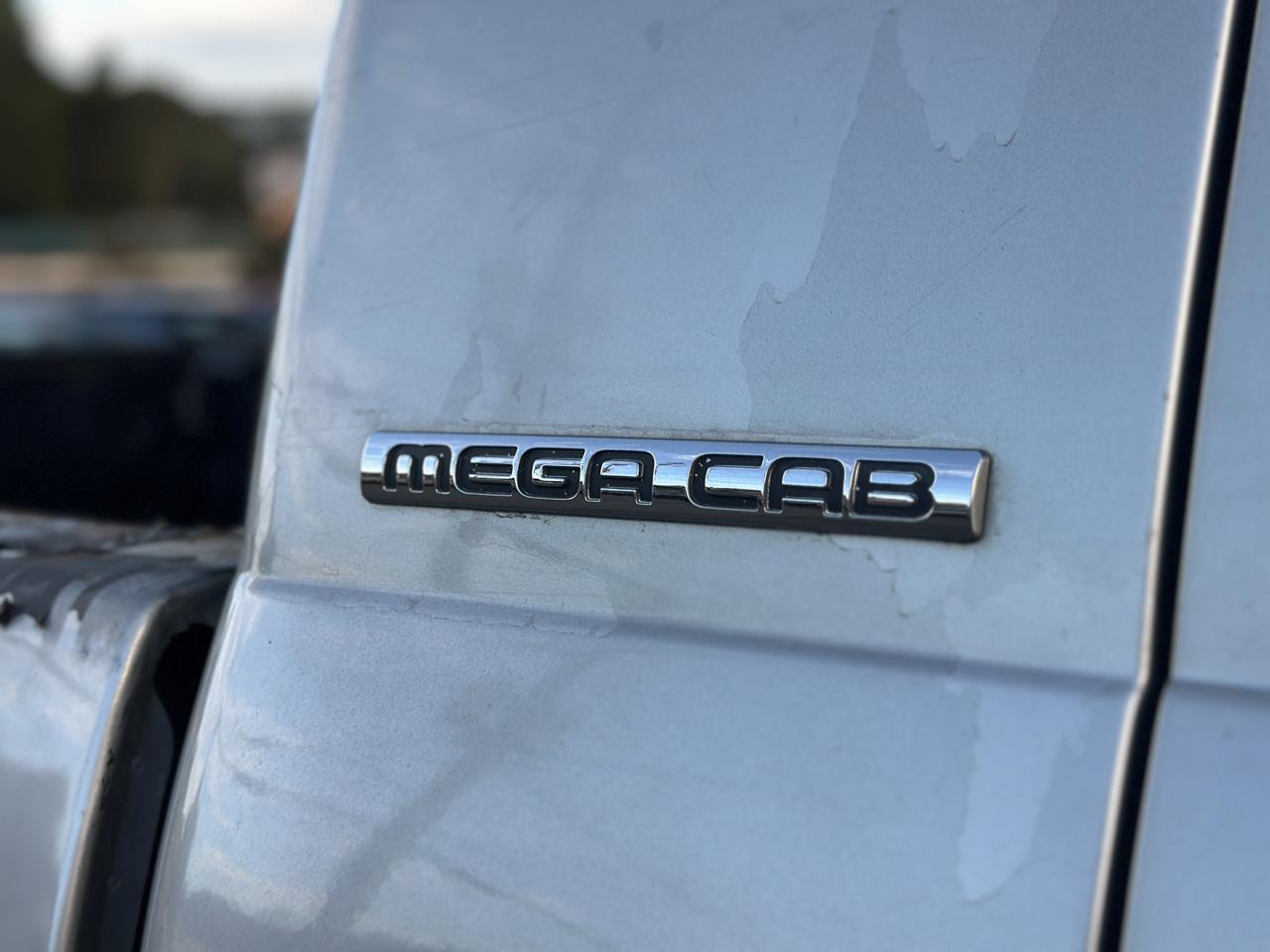 Dodge Ram 1500 4dr Mega Cab 160.5 4WD SLT 2006
