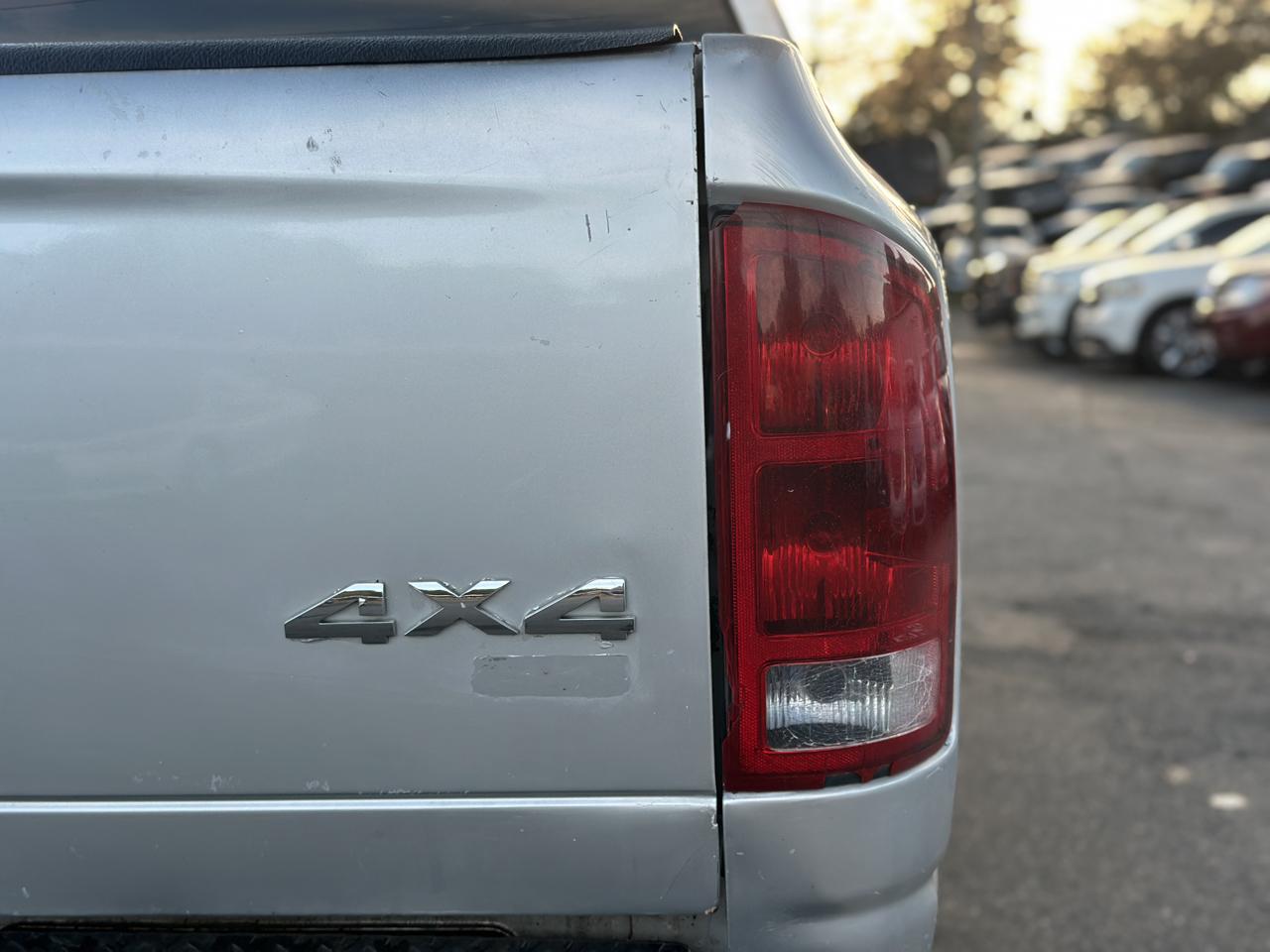 Dodge Ram 1500 4dr Mega Cab 160.5 4WD SLT 2006
