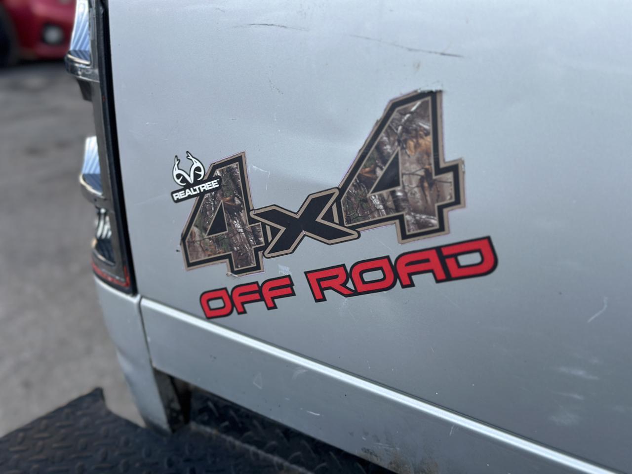 Dodge Ram 1500 4dr Mega Cab 160.5 4WD SLT 2006