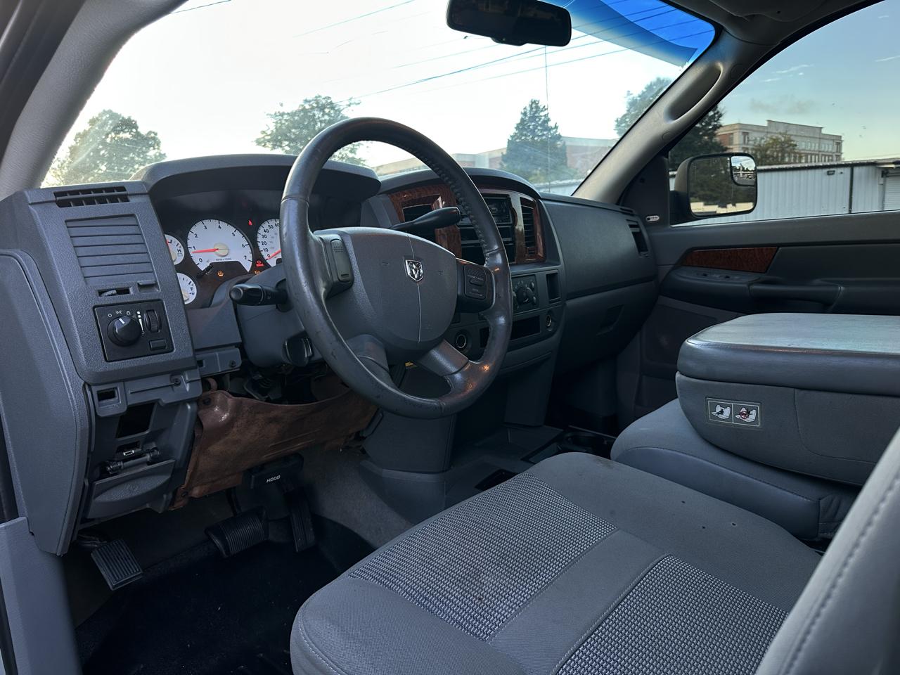 Dodge Ram 1500 4dr Mega Cab 160.5 4WD SLT 2006