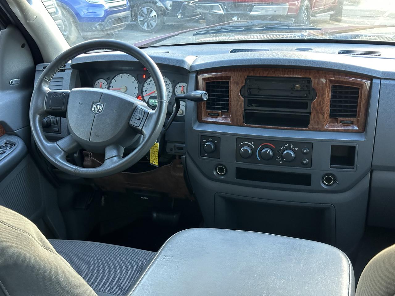 Dodge Ram 1500 4dr Mega Cab 160.5 4WD SLT 2006