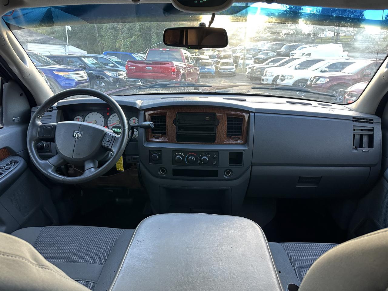 Dodge Ram 1500 4dr Mega Cab 160.5 4WD SLT 2006