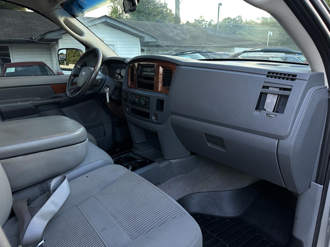 Dodge Ram 1500 4dr Mega Cab 160.5 4WD SLT 2006