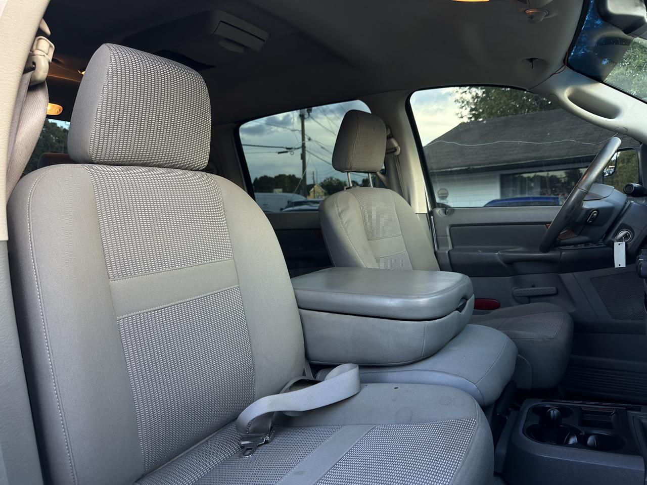 Dodge Ram 1500 4dr Mega Cab 160.5 4WD SLT 2006