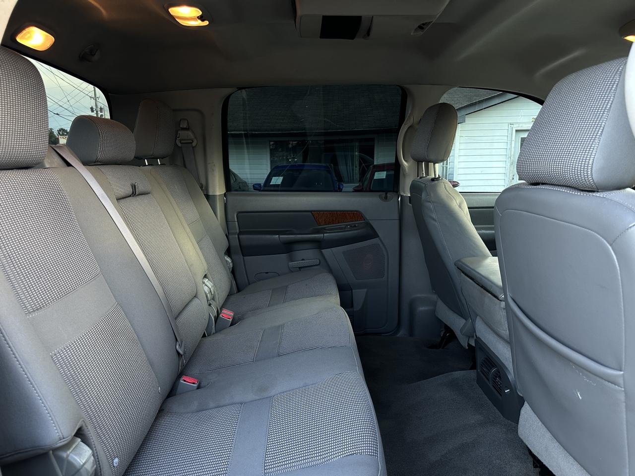 Dodge Ram 1500 4dr Mega Cab 160.5 4WD SLT 2006