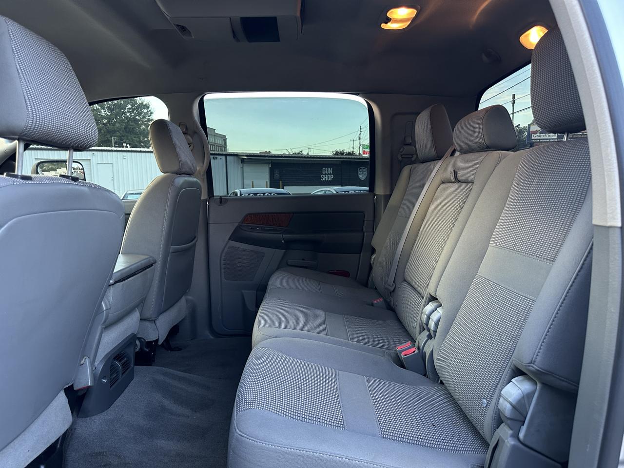 Dodge Ram 1500 4dr Mega Cab 160.5 4WD SLT 2006