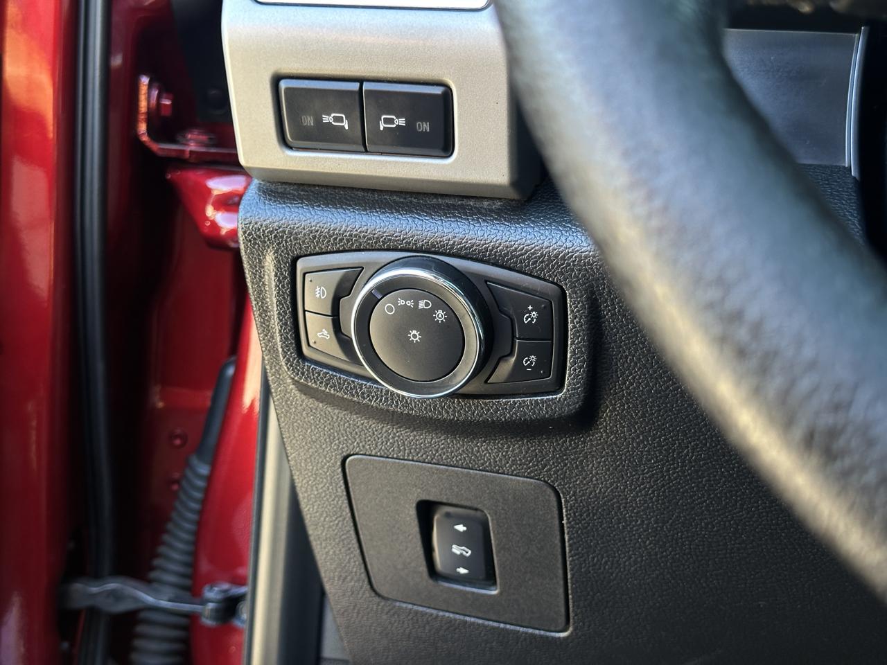 Ford F-150 4WD SuperCrew 139" Lariat 2016