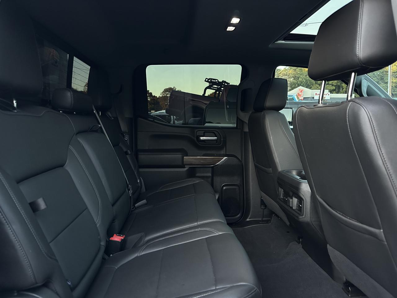 Chevrolet Silverado 1500 2WD Crew Cab 147" RST 2021