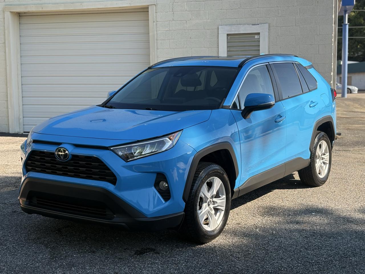 Toyota RAV4 XLE FWD (Natl) 2019