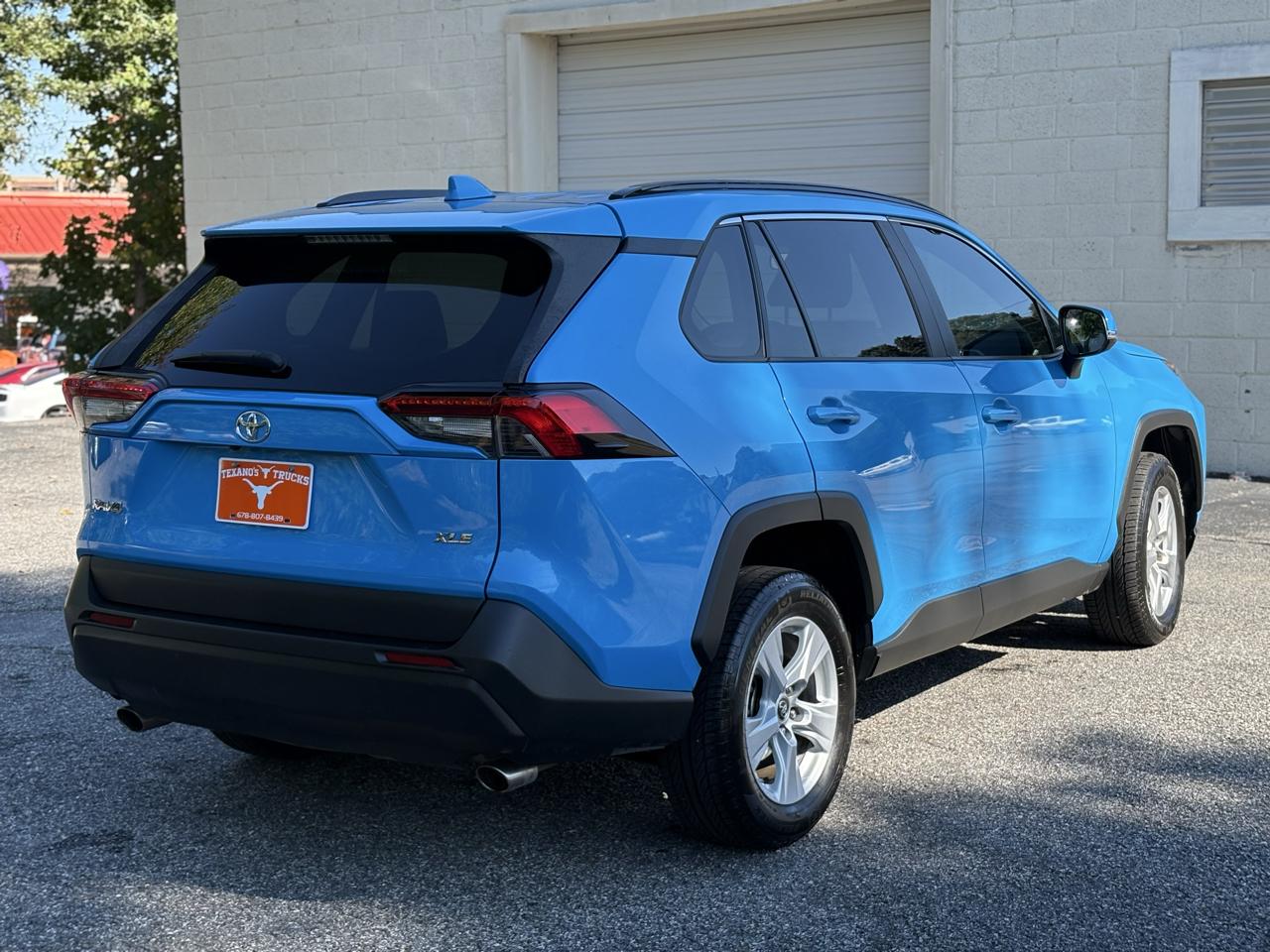 Toyota RAV4 XLE FWD (Natl) 2019