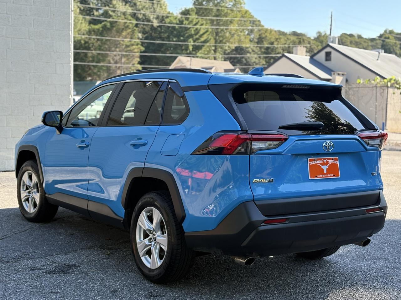 Toyota RAV4 XLE FWD (Natl) 2019