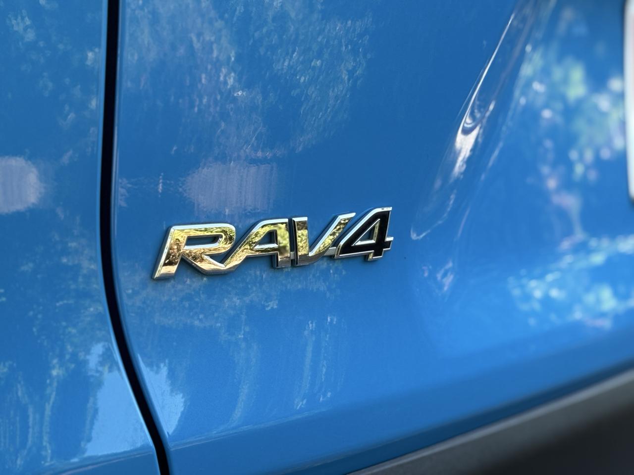 Toyota RAV4 XLE FWD (Natl) 2019