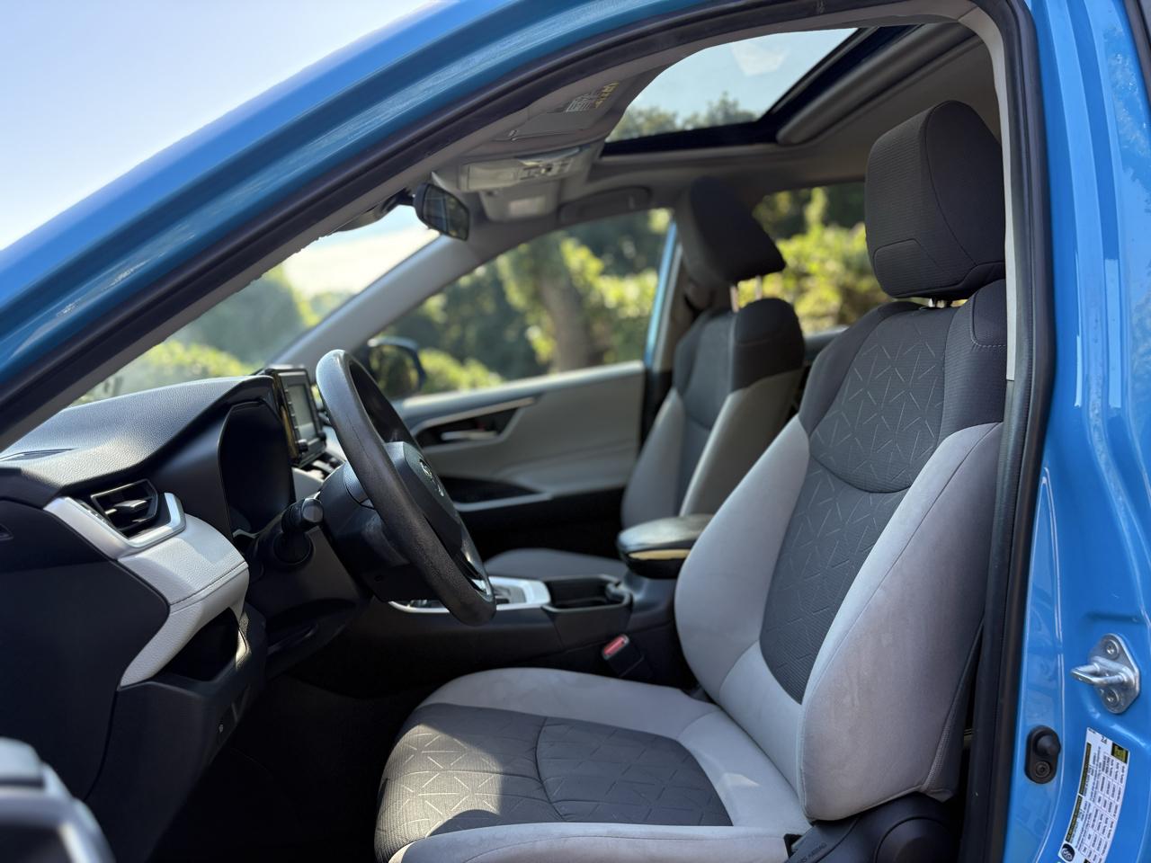 Toyota RAV4 XLE FWD (Natl) 2019