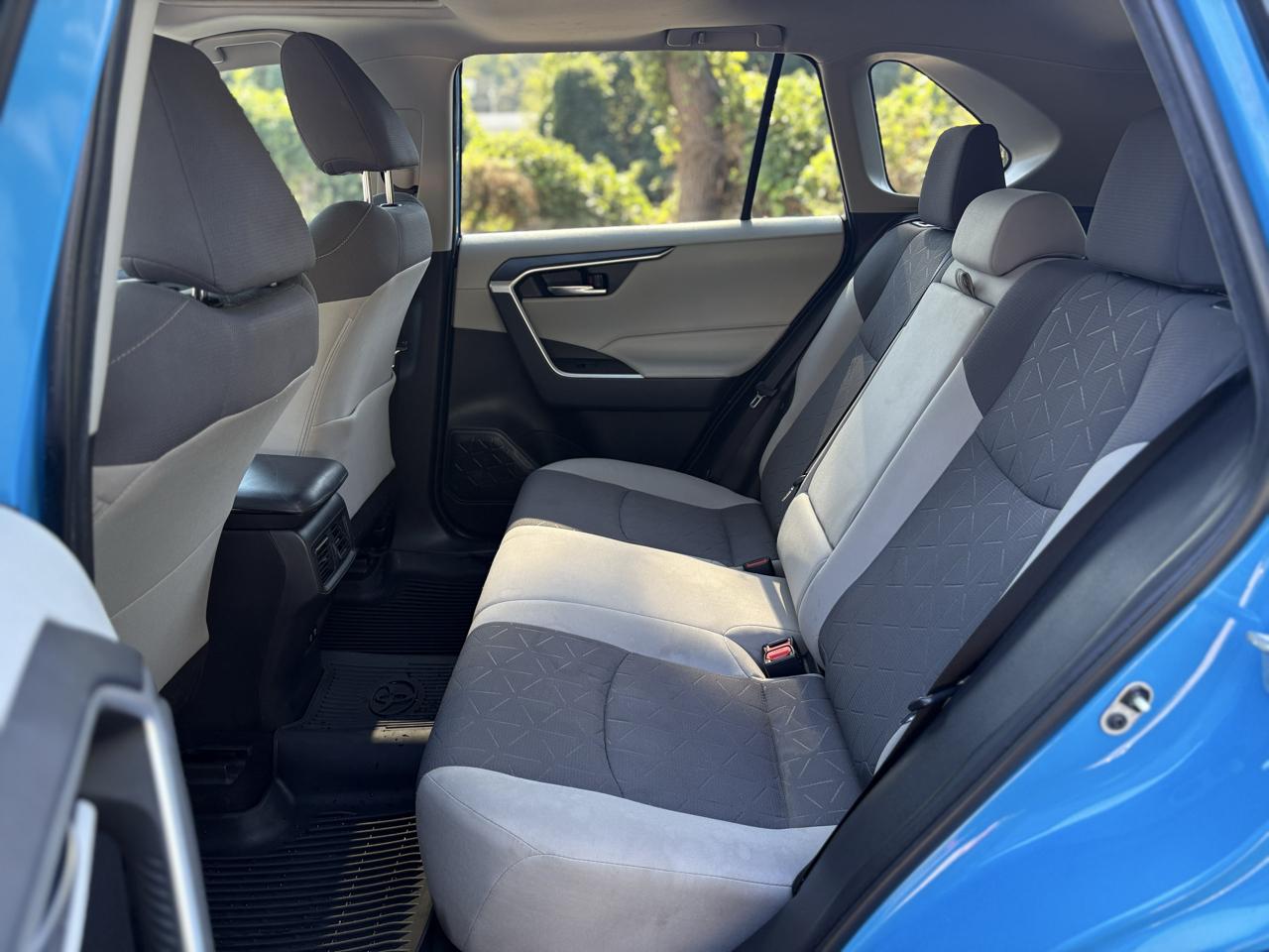 Toyota RAV4 XLE FWD (Natl) 2019