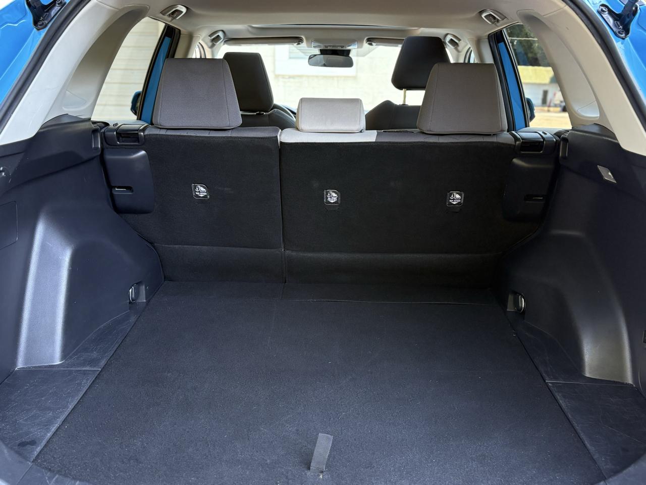 Toyota RAV4 XLE FWD (Natl) 2019