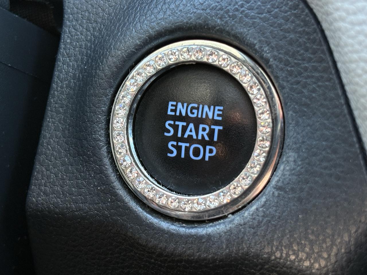 Toyota RAV4 XLE FWD (Natl) 2019