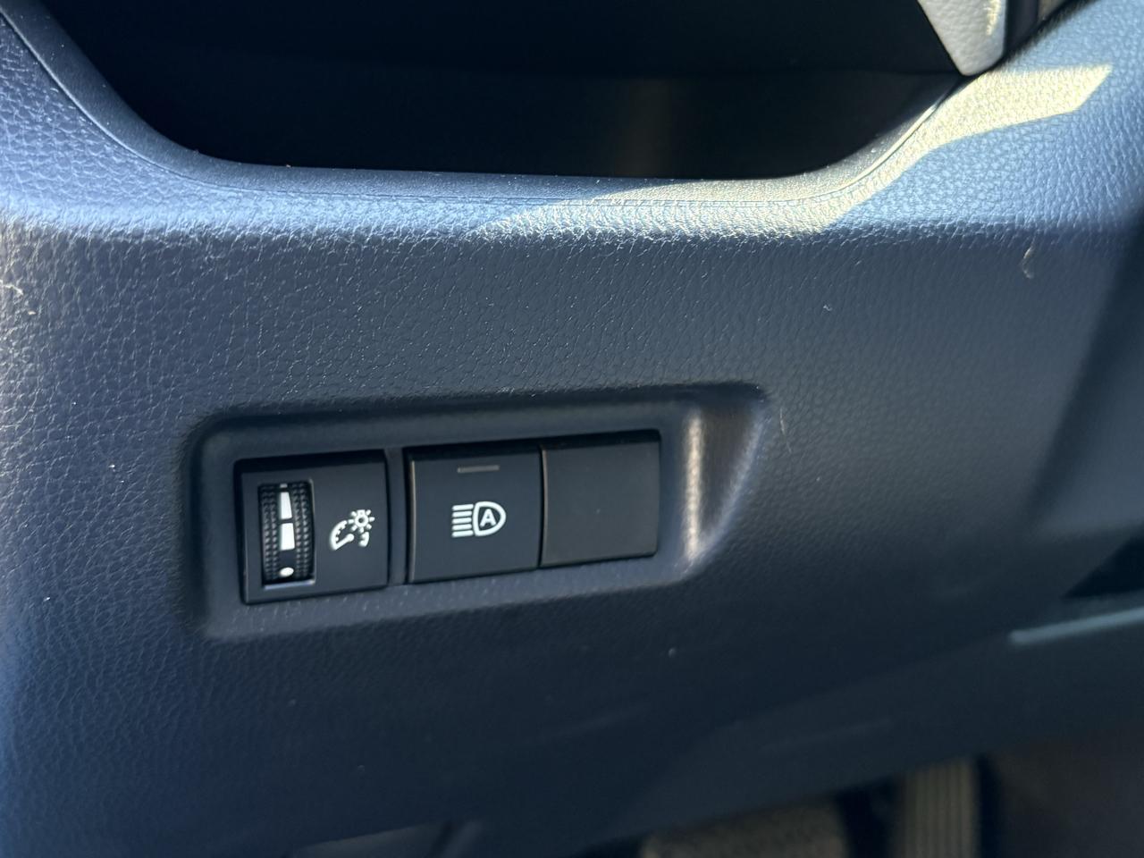 Toyota RAV4 XLE FWD (Natl) 2019