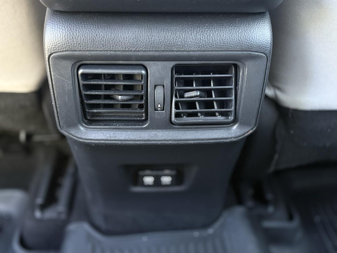 Toyota RAV4 XLE FWD (Natl) 2019