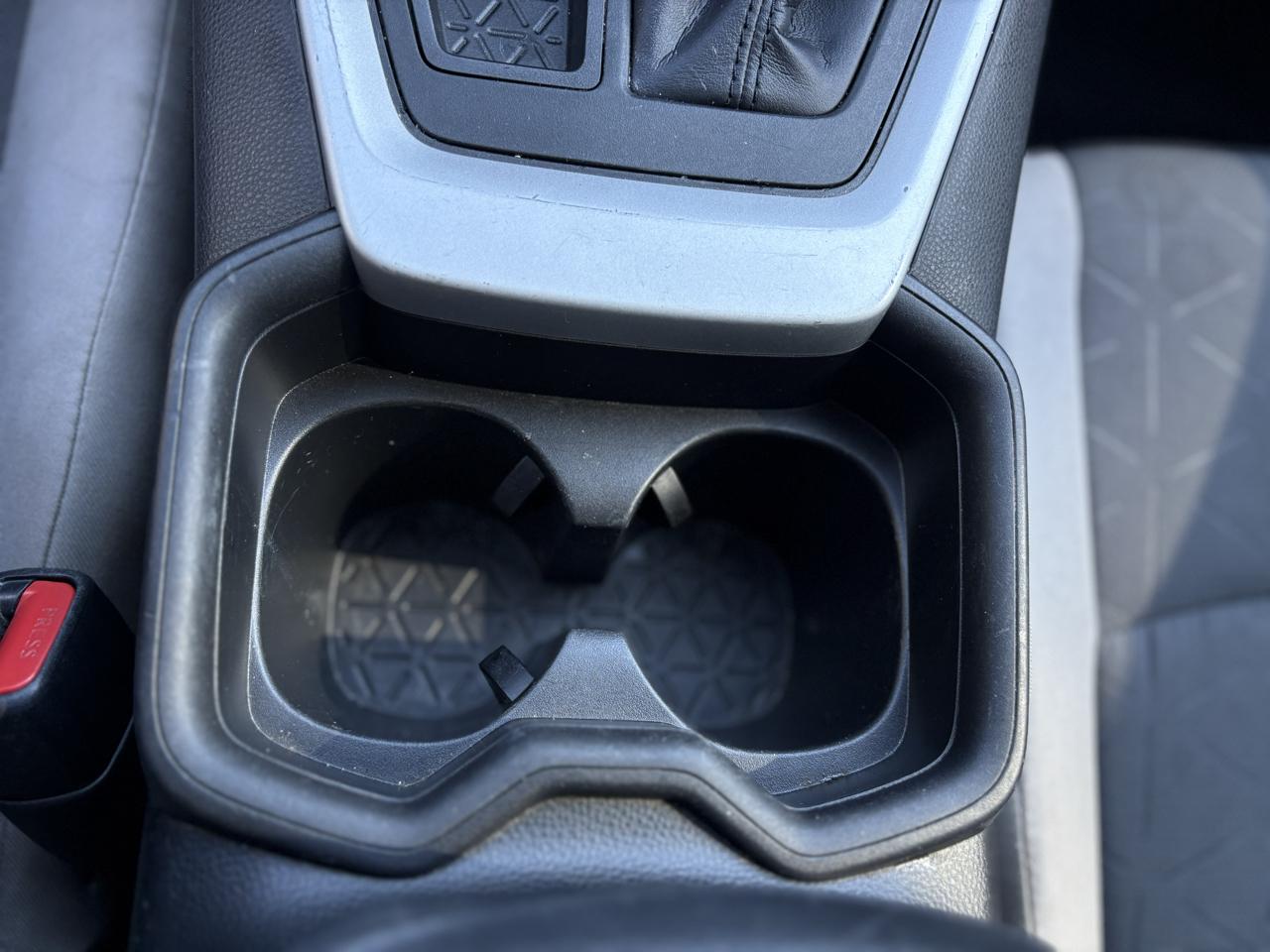 Toyota RAV4 XLE FWD (Natl) 2019