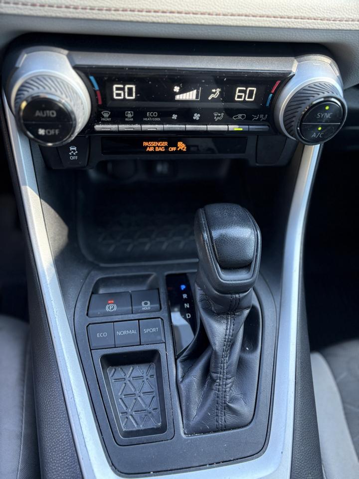 Toyota RAV4 XLE FWD (Natl) 2019