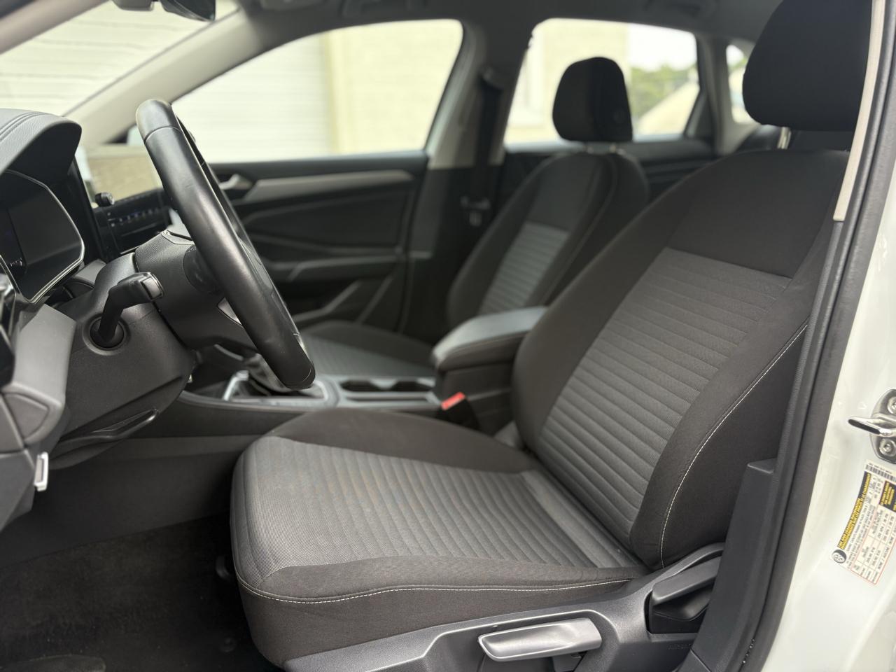 Volkswagen Jetta S Auto 2025