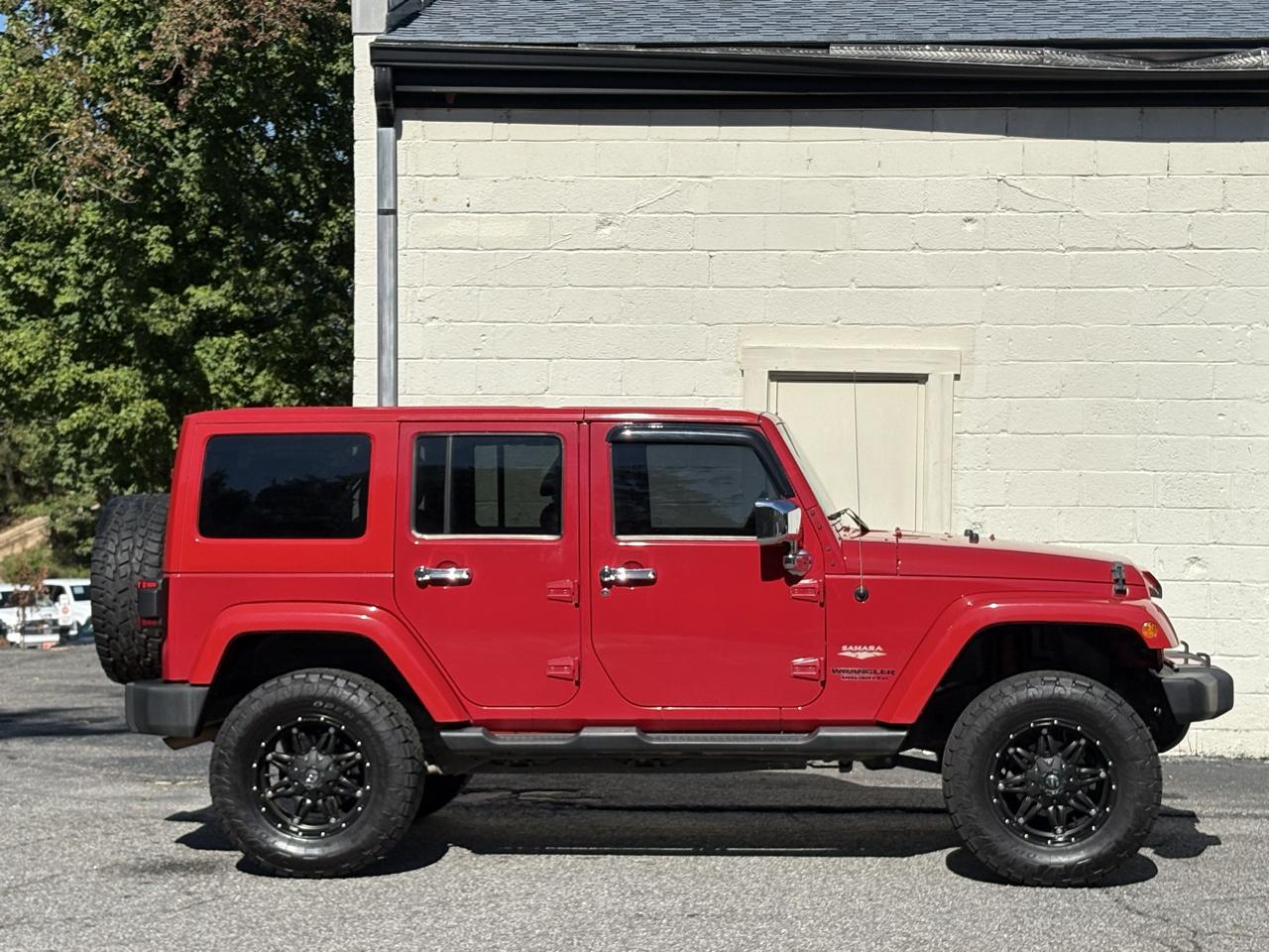 Jeep Wrangler Unlimited 4WD 4dr Sahara 2014