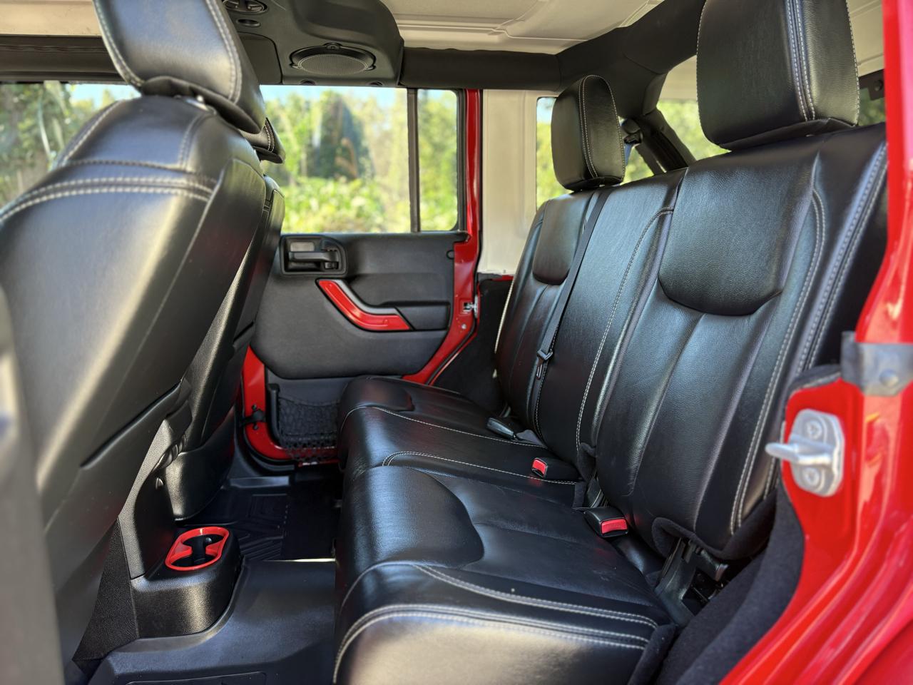 Jeep Wrangler Unlimited 4WD 4dr Sahara 2014