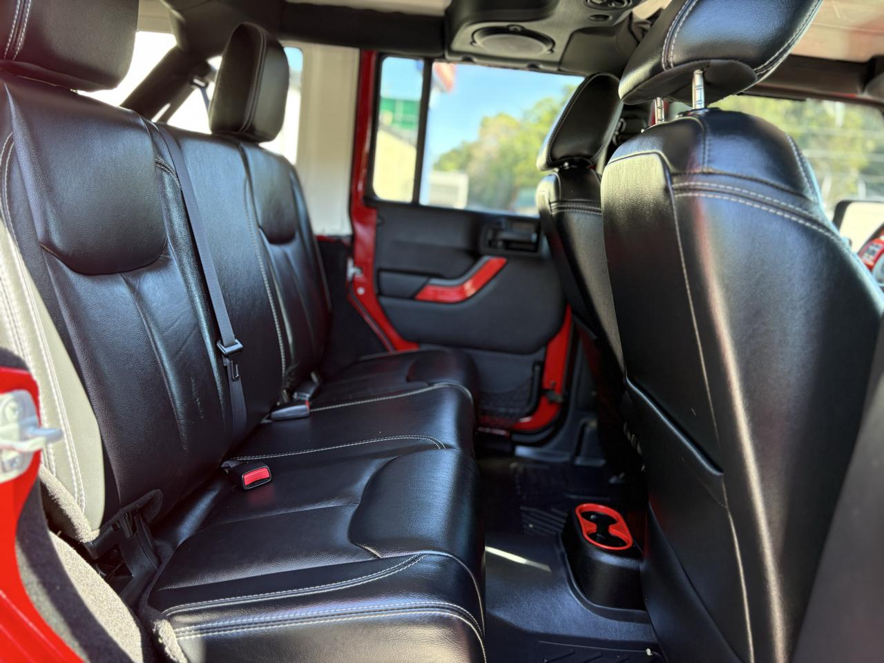 Jeep Wrangler Unlimited 4WD 4dr Sahara 2014