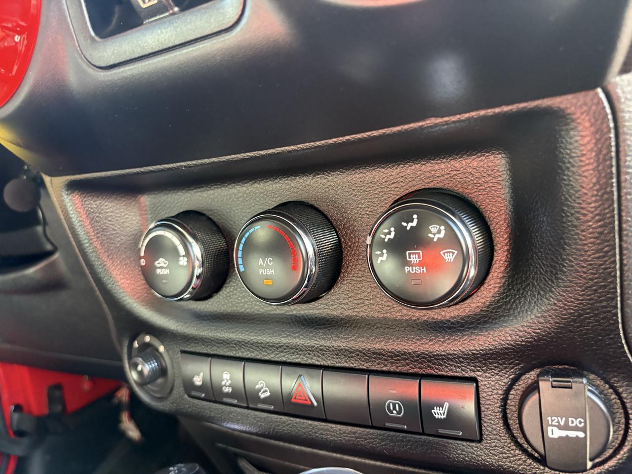 Jeep Wrangler Unlimited 4WD 4dr Sahara 2014