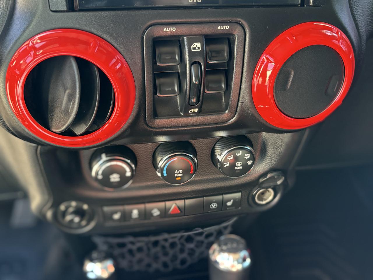 Jeep Wrangler Unlimited 4WD 4dr Sahara 2014