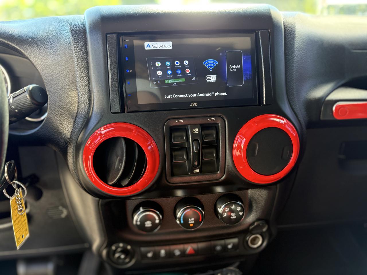Jeep Wrangler Unlimited 4WD 4dr Sahara 2014