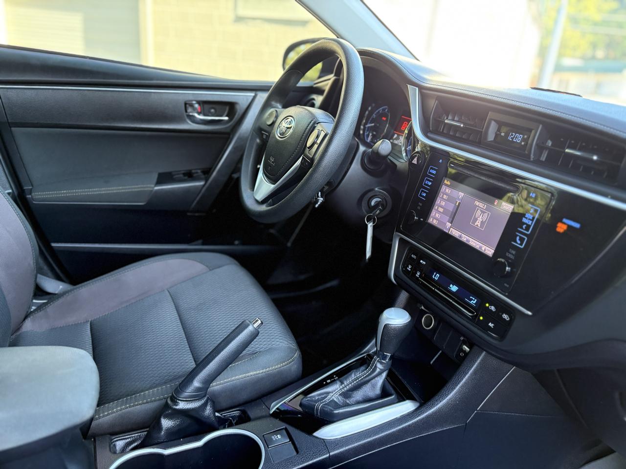 Toyota Corolla XLE CVT (Natl) 2019