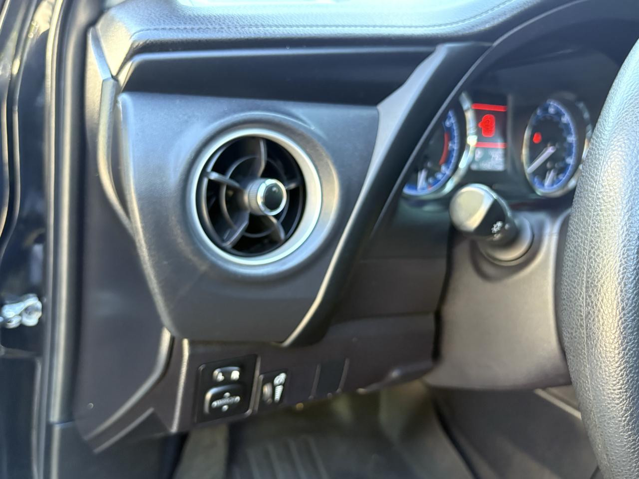 Toyota Corolla XLE CVT (Natl) 2019