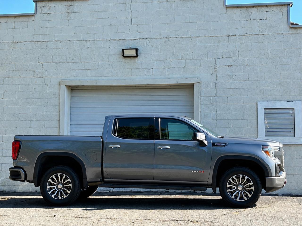 GMC Sierra 1500 4WD Crew Cab 147" AT4 2021