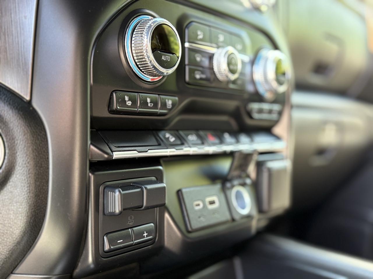 GMC Sierra 1500 4WD Crew Cab 147" AT4 2021