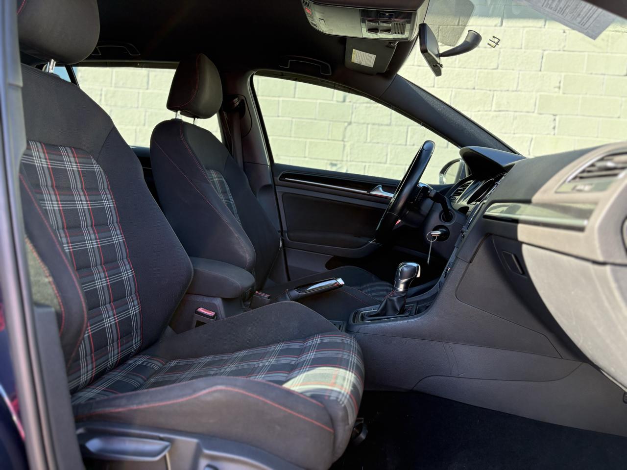 Volkswagen Golf GTI 2.0T 4-Door Autobahn DSG 2017
