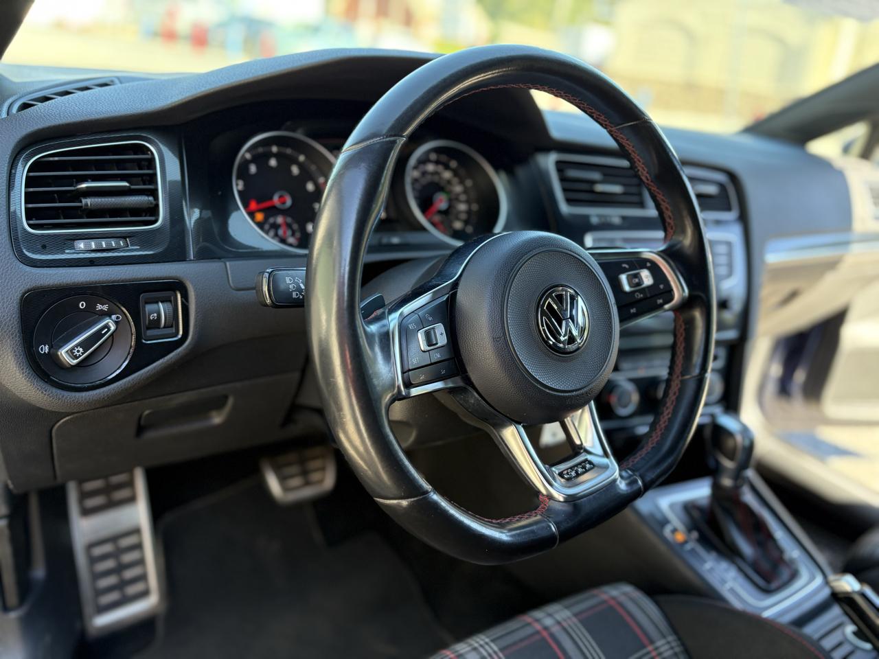 Volkswagen Golf GTI 2.0T 4-Door Autobahn DSG 2017