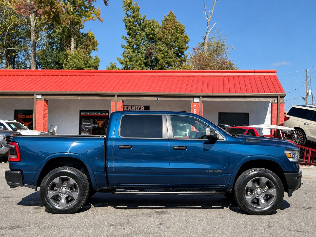 RAM 1500 Big Horn 4x4 Crew Cab 5'7" Box 2020