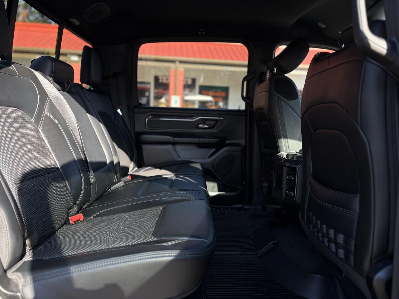RAM 1500 Big Horn 4x4 Crew Cab 5'7" Box 2020