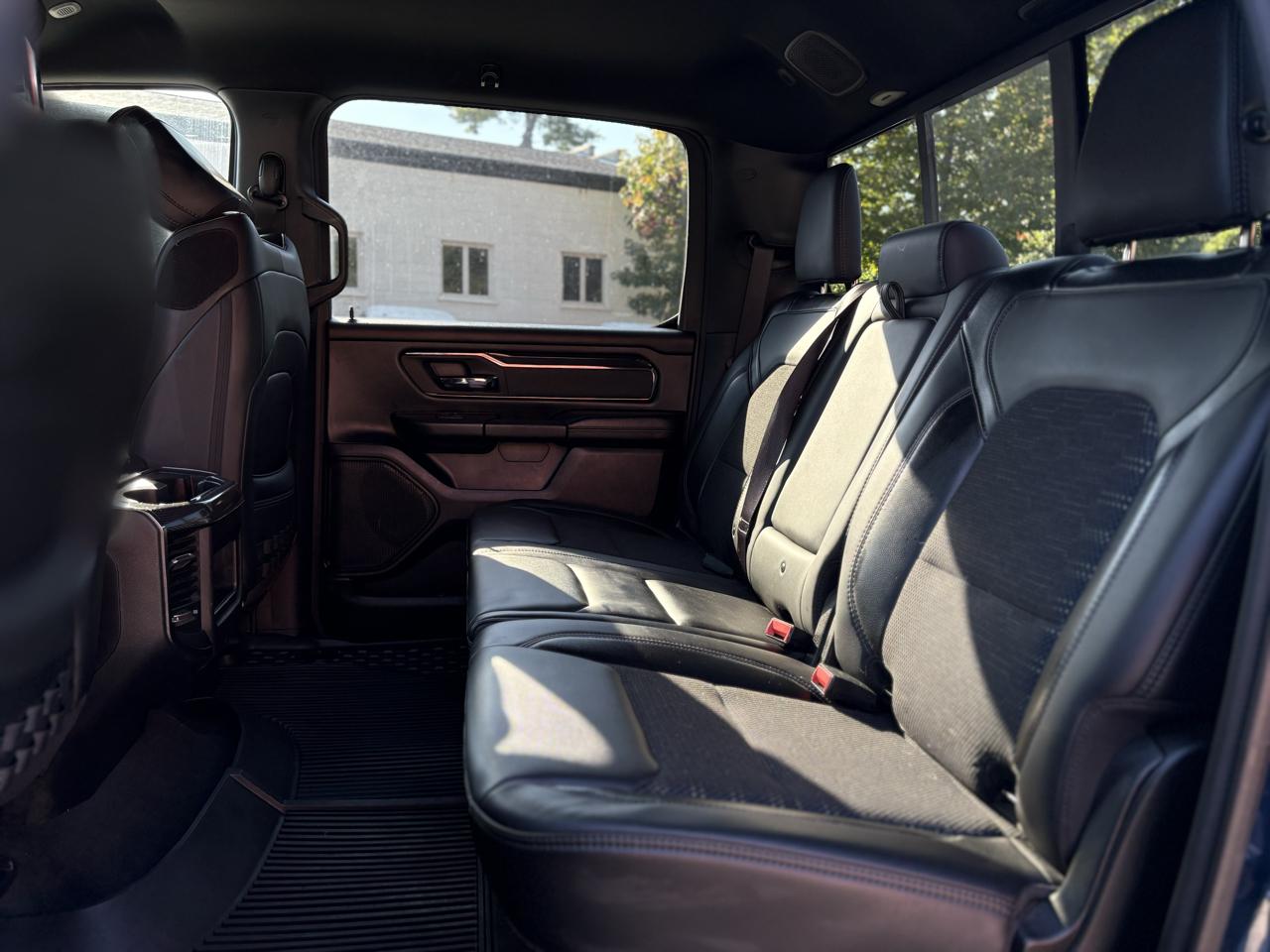RAM 1500 Big Horn 4x4 Crew Cab 5'7" Box 2020