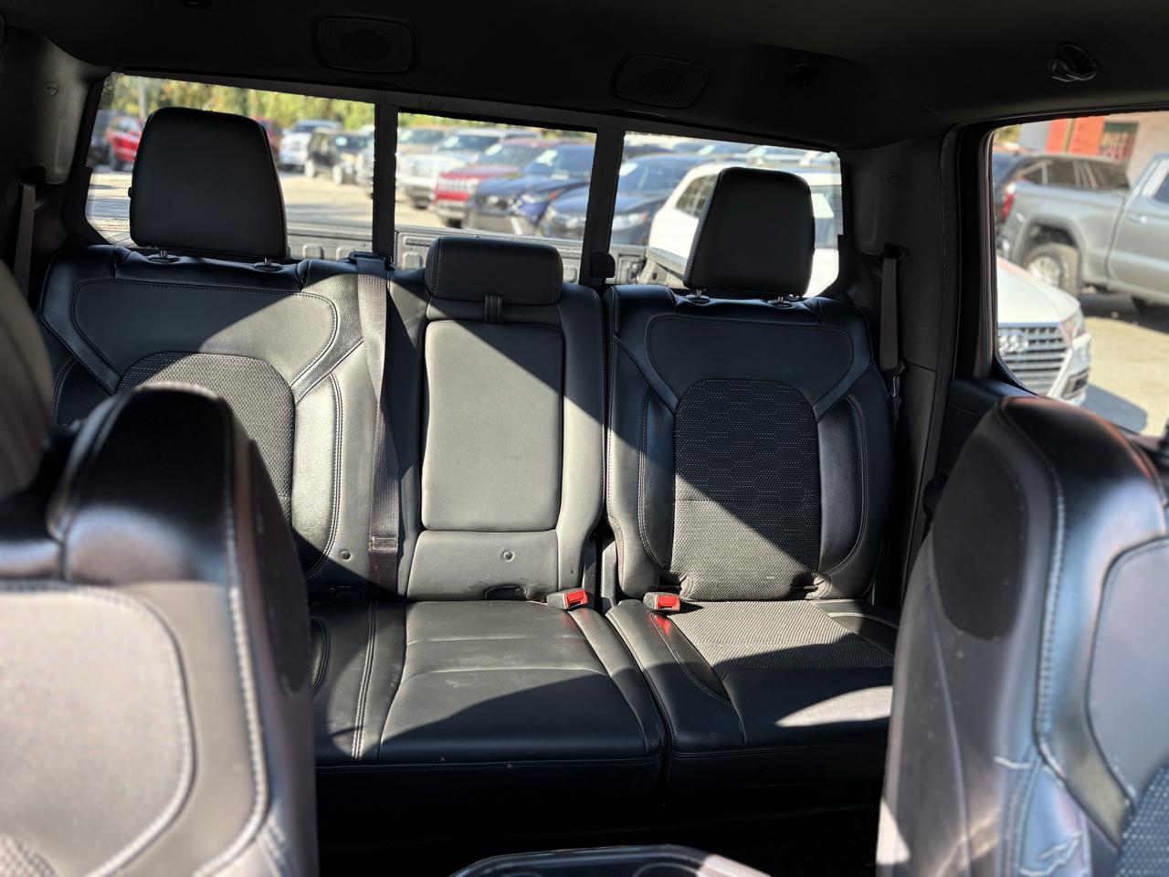 RAM 1500 Big Horn 4x4 Crew Cab 5'7" Box 2020