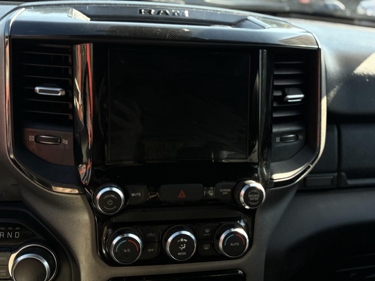 RAM 1500 Big Horn 4x4 Crew Cab 5'7" Box 2020