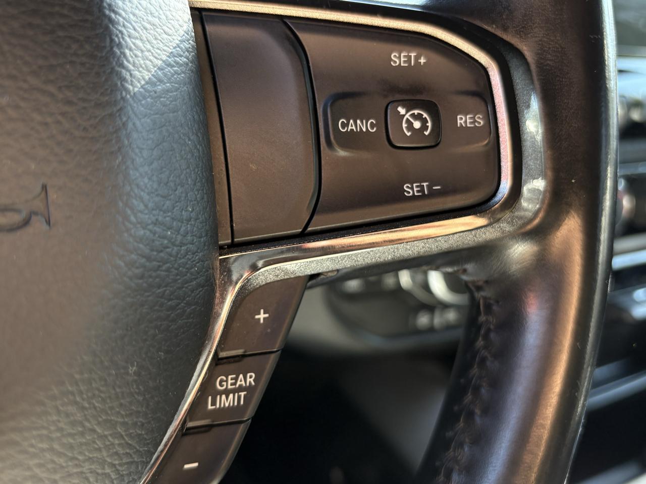 RAM 1500 Big Horn 4x4 Crew Cab 5'7" Box 2020