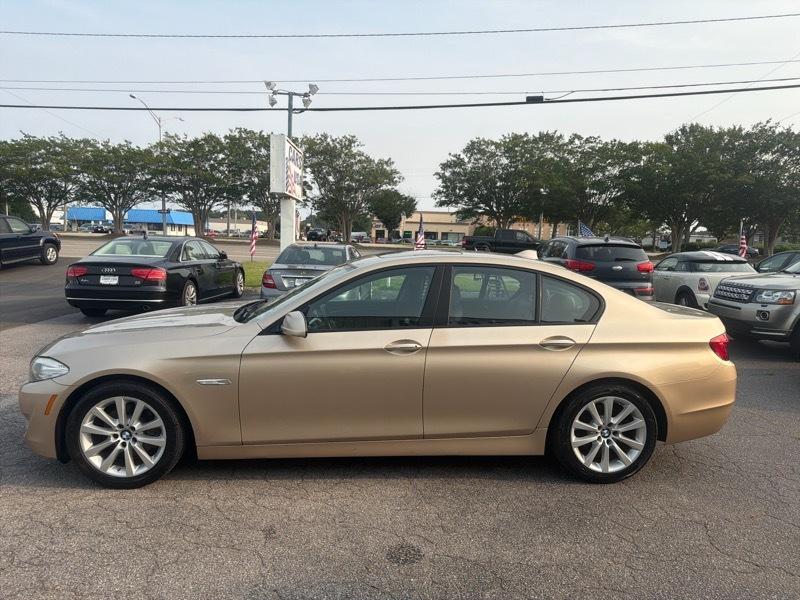 BMW 5-Series 528i 2011
