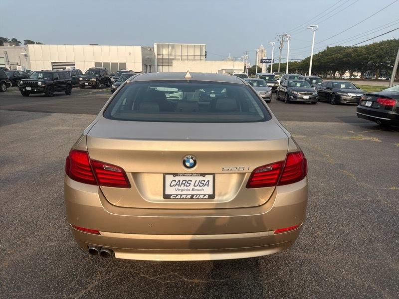 BMW 5-Series 528i 2011