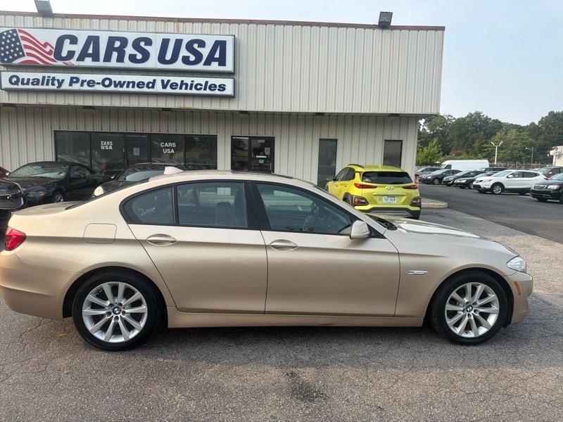 BMW 5-Series 528i 2011