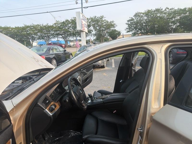 BMW 5-Series 528i 2011