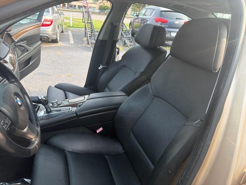 BMW 5-Series 528i 2011